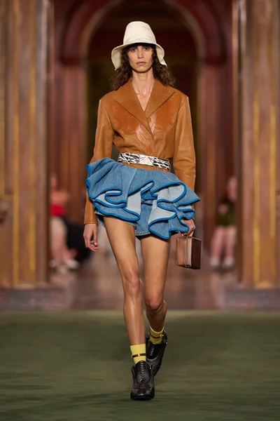 Look 2